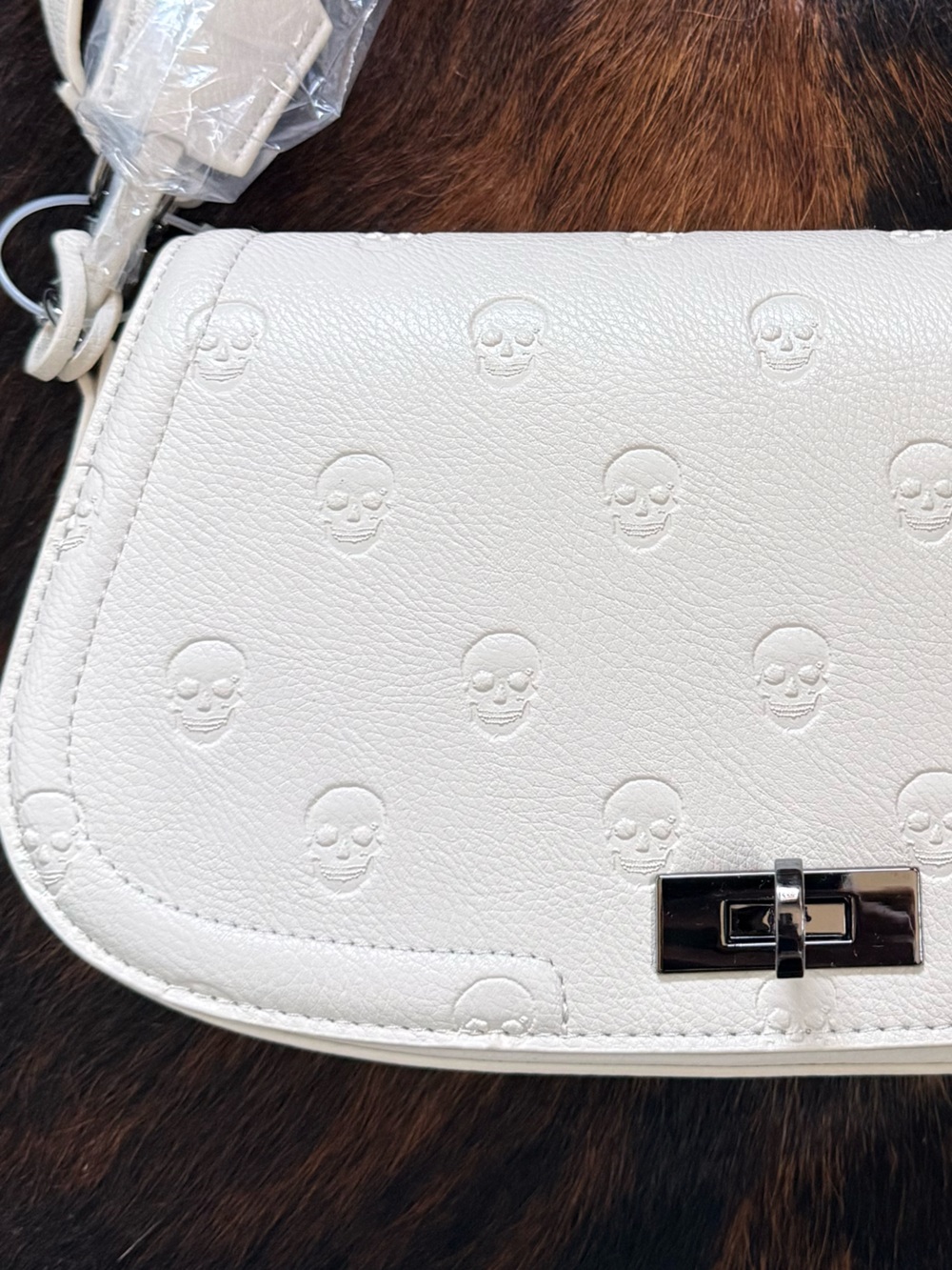 Betsy Johnson Skull Embossed Leather Crossbody Bag New with Tag - Picture 2 of 8